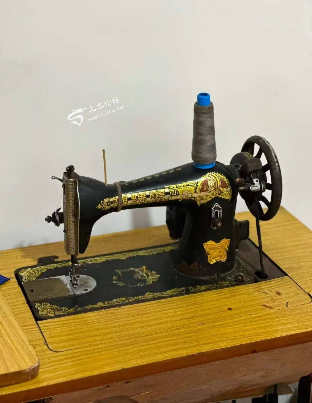 縫紉機 嘎吱作響的童年，與永不褪色的母愛
